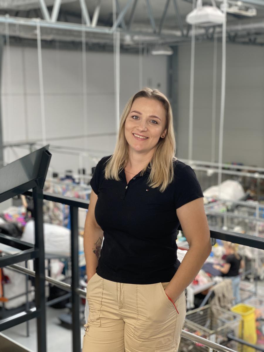 manager of a second-hand clothes sorting plant